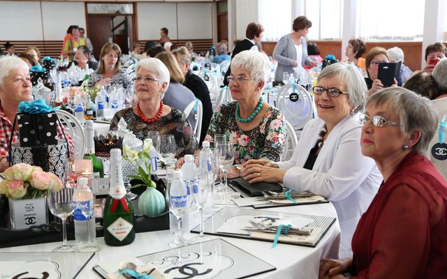 Gansbaai SUPERSPAR CHANEL VROUEOGGEND 10